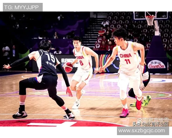 中国蓝男篮队迎战黎巴嫩全力争胜展现团队实力与拼搏精神
